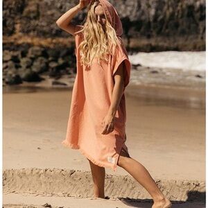 The beach people orange hooded towel s/m